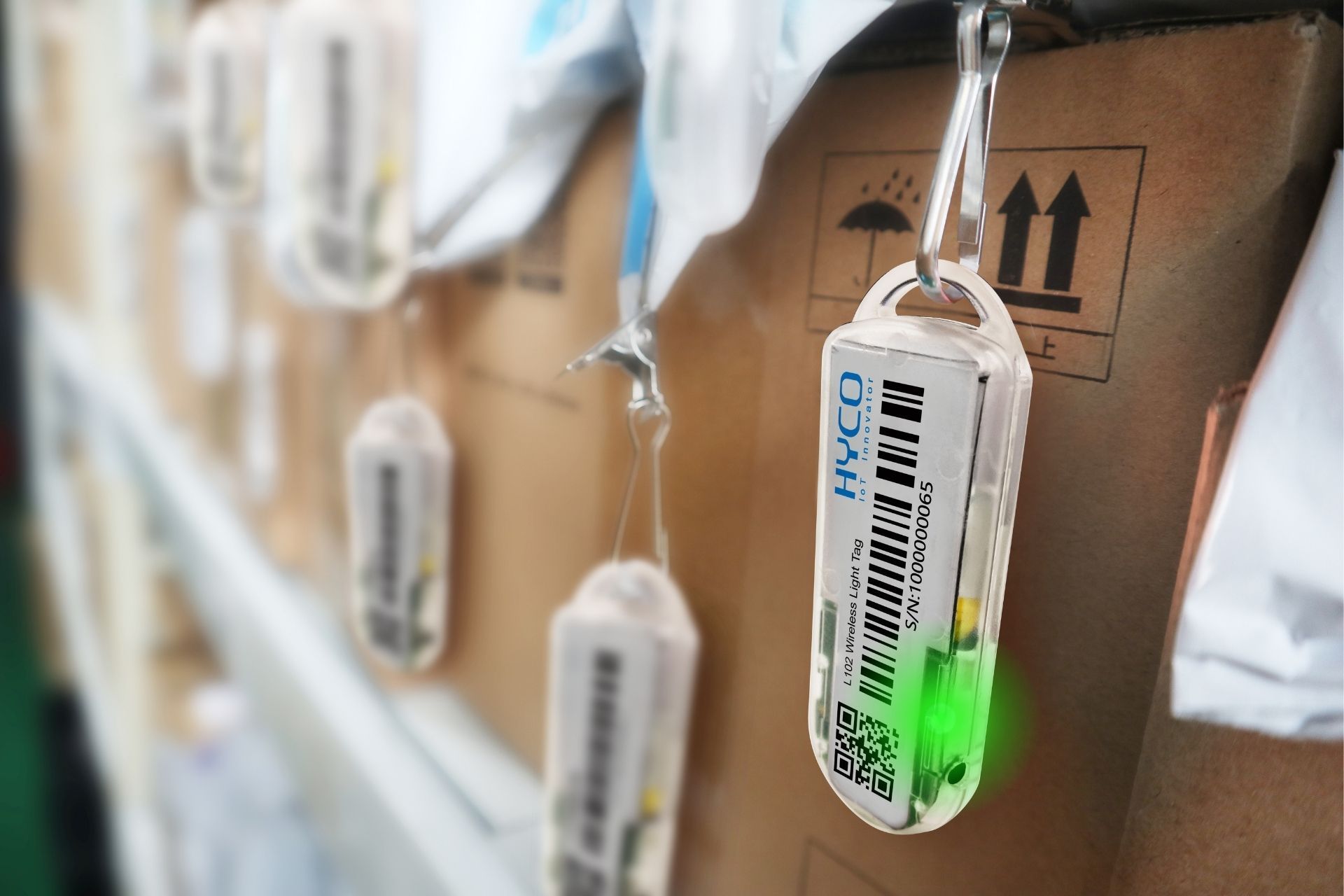 Lotwork wireless pick-to-light system guiding workers with LED indicators for accurate order picking.