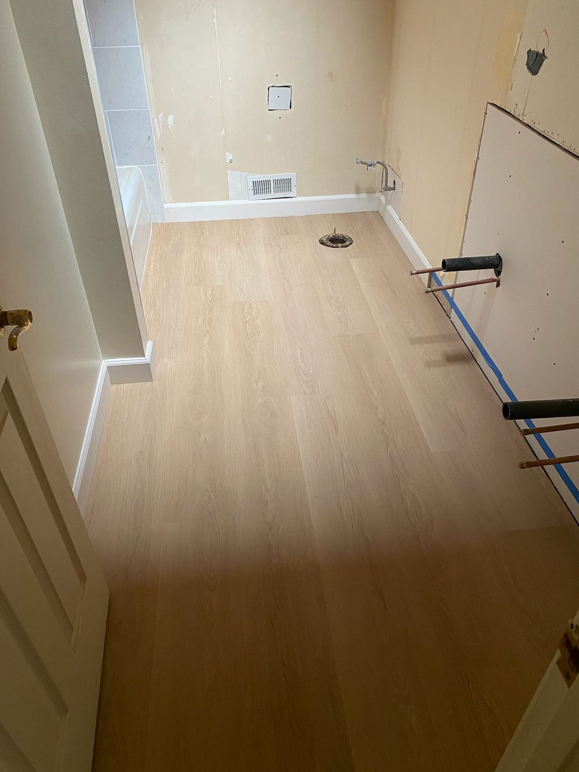 A Good Handyman, Vallejo CA, Benicia CA, Martinez CA, Pacheco CA, Concord CA, Clayton CA, Pleasant Hill CA, Lafayette CA, Orinda CA, Alamo CA, Danville CA, Blackhawk CA, Pinole CA, El Sobrante CA, El Cerrito CA, Fairfield CA, Vacaville CA, American Canyon CA, Walnut Creek CA, Hercules CA, Handyman, Handyman Near me, Vallejo Handyman, Benicia Handyman, Martinez Handyman, Pacheco Handyman, Concord Handyman, Clayton Handyman, Pleasant Hill Handyman, Lafayette Handyman, Orinda Handyman, Alamo Handyman, Danville Handyman, Blackhawk Handyman, Pinole Handyman, El Sobrante Handyman, El Cerrito Handyman, Fairfield Handyman, Vacaville Handyman, American Canyon Handyman, Walnut Creek Handyman, Hercules Handyman, Painter Near Me, Painting, Interior Painting, Paint Baseboards, Paint Trim, Wall Repairs, Wall Patching, Deck Painting, Bathroom Upgrades, Light Plumbing, Plumbing Leak Repair, Replace Bathroom Faucet, Upgrade Bathroom Faucet, Leaky Faucet, Replace Toilets, Replace Toilet, Leaky Toilet, Install New Vanities, Install Grab Bar, Install Safety Bar in Bathtub, Re-Caulk Tub, Re-Caulk Shower, Regrout Tile, Bathroom Fan Installation, Vanity Faucet Installation, Vanity Faucet Replacement, Bathroom Fans, Kitchen Upgrade, Install Garbage Disposal, Replace Garbage Disposal, Repair Leaks Under Sink, Replace Kitchen Faucet, Upgrade Kitchen Faucet, Installing Plumbing Fixtures, Replacing Plumbing Fixture, Light Switch Installation, Outlet Installation, Install Light Dimmers, Handyman Electrical Repairs, Garbage Disposal Installation, Install new Kitchen Appliances, Dishwasher Installation, Stove Installation, Microwave Installation, Oven Installation, Install Light Fixtures, Ceiling Fan Installation, Light Switch Installation, Outlet Installation, Exterior House Upgrades, Decks Repairs, Deck Maintenance, Deck Re-Staining, Fence Repairs, Fence Re-Staining, Sidewalk Crack Repair, Driveway Crack Repair, Locking Mailbox Installation, janitorial services, cleaning services, housekeeping, maid services, commercial cleaning, office cleaning