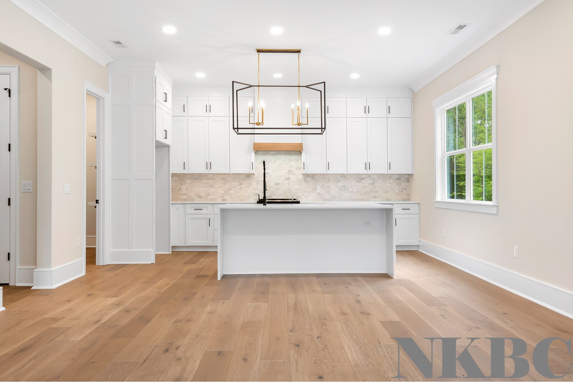 Double Shaker White Cabinet 6