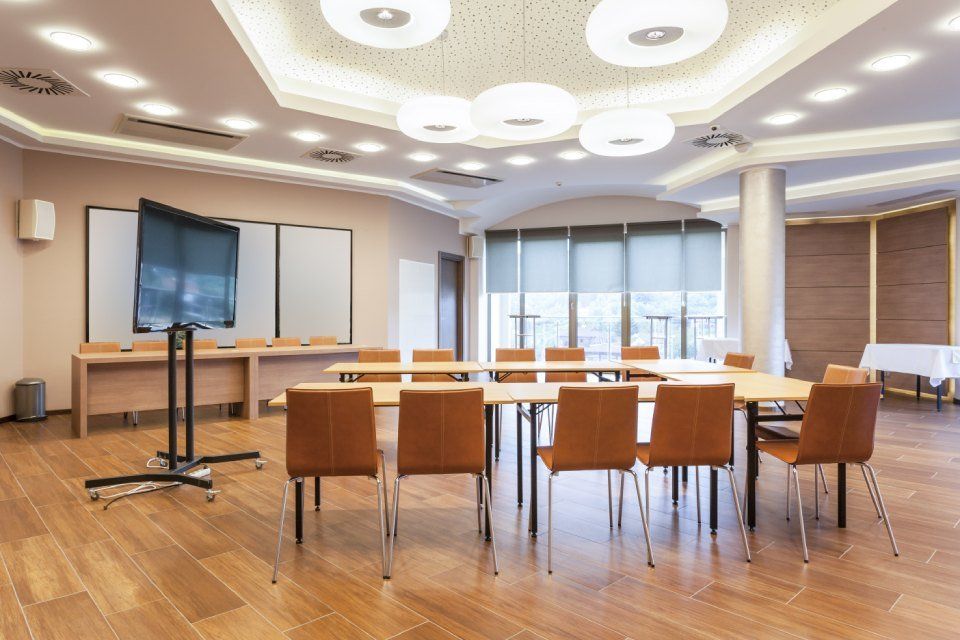 Sala riunioni con luci LED