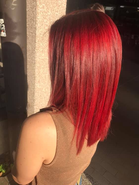 capelli lisci rossi