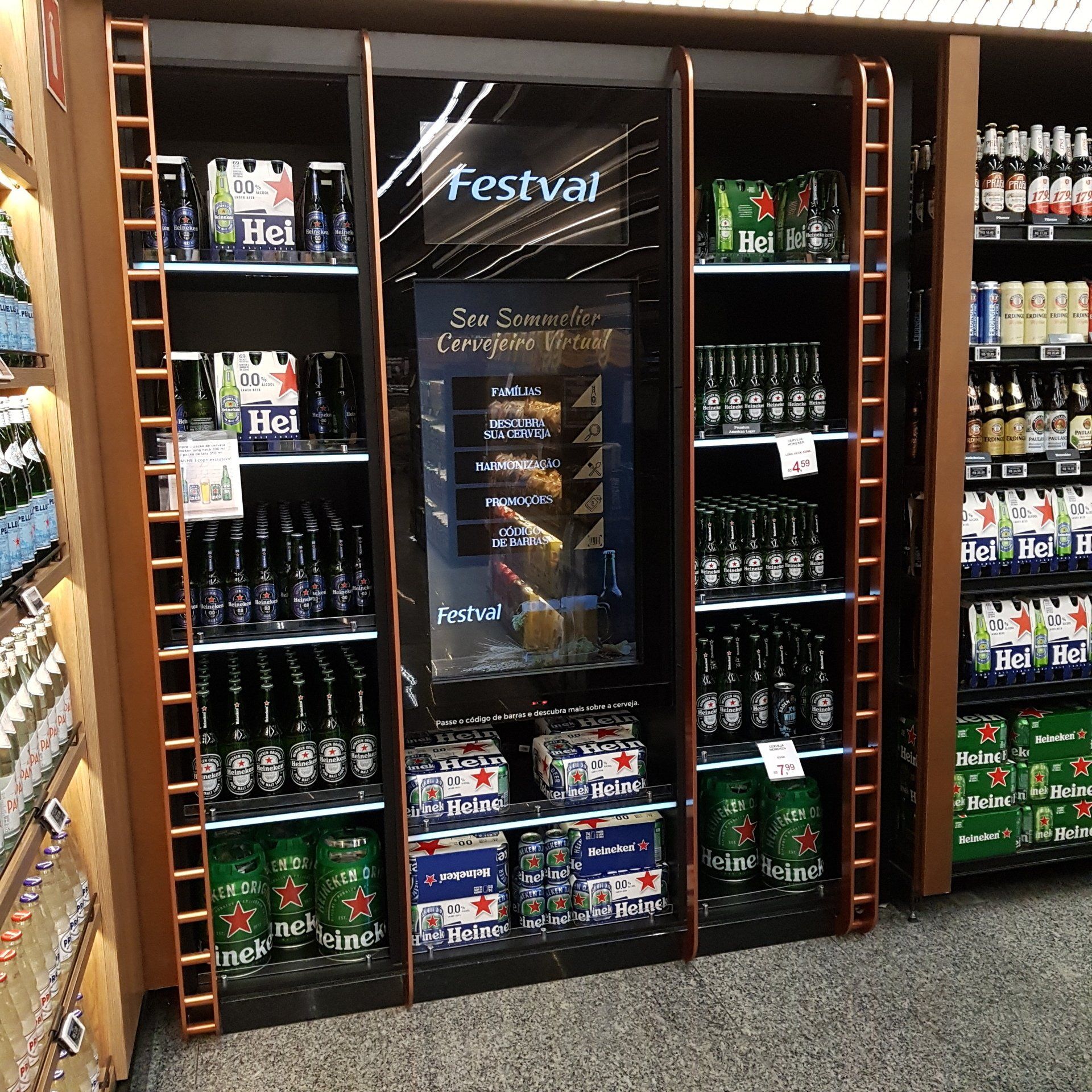 Uma loja com uma placa que diz festival