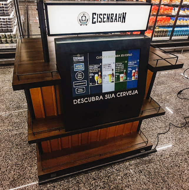 Uma exposição de cerveja eisenbahn em uma loja
