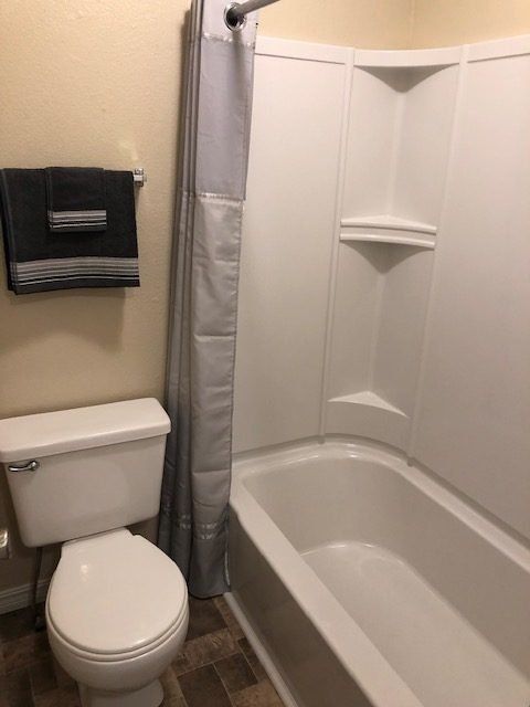 Bathroom | Efficiency - Lake Pointe Apartments