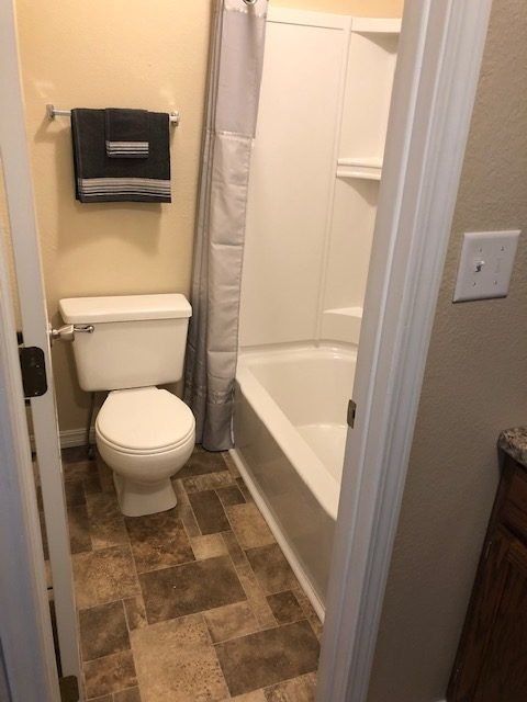 Bathroom | Efficiency - Lake Pointe Apartments