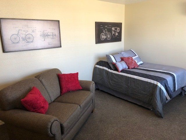 Bedroom | Efficiency - Lake Pointe Apartments