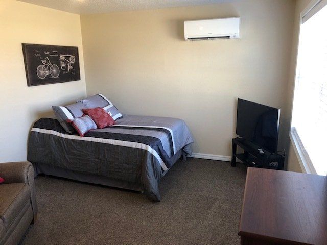 Bedroom | Efficiency - Lake Pointe Apartments