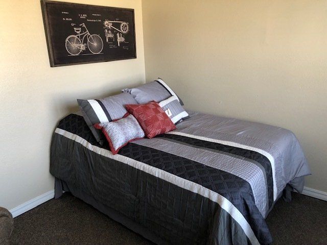 Bedroom | Efficiency - Lake Pointe Apartments