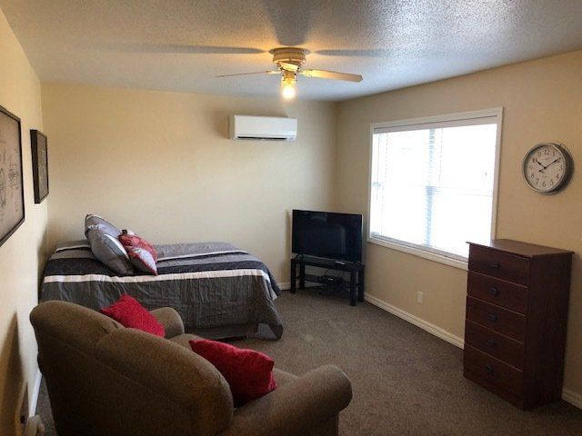 Living Bedroom | Efficiency - Lake Pointe Apartments