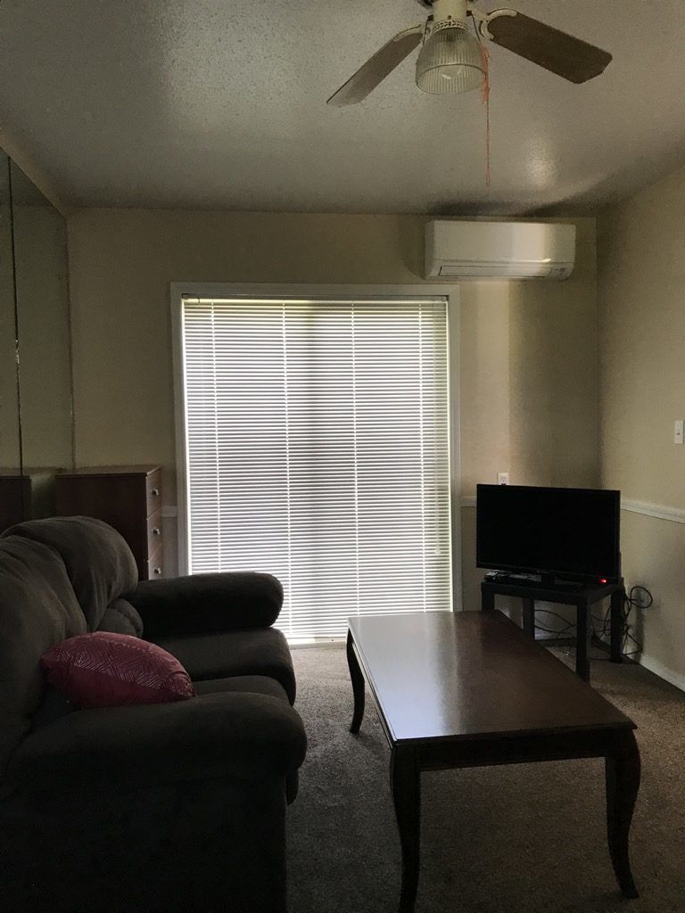 Living Room | Lake Pointe Apartments