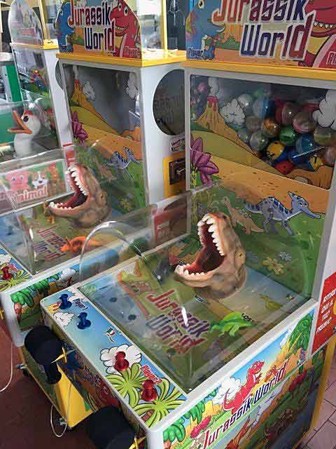 Distributore con gioco Maxi Jurassico  - Venus Games Rimini