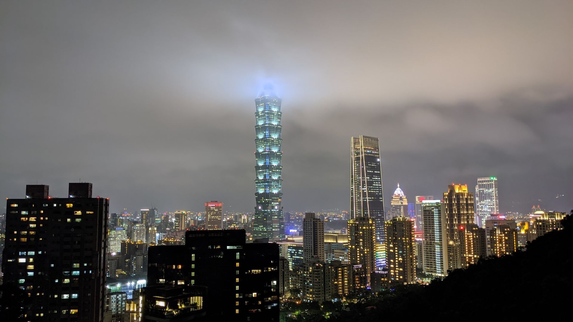 從平凡出發，我不是金湯匙出生，但透過選擇打造自己的職涯與被動收入之路