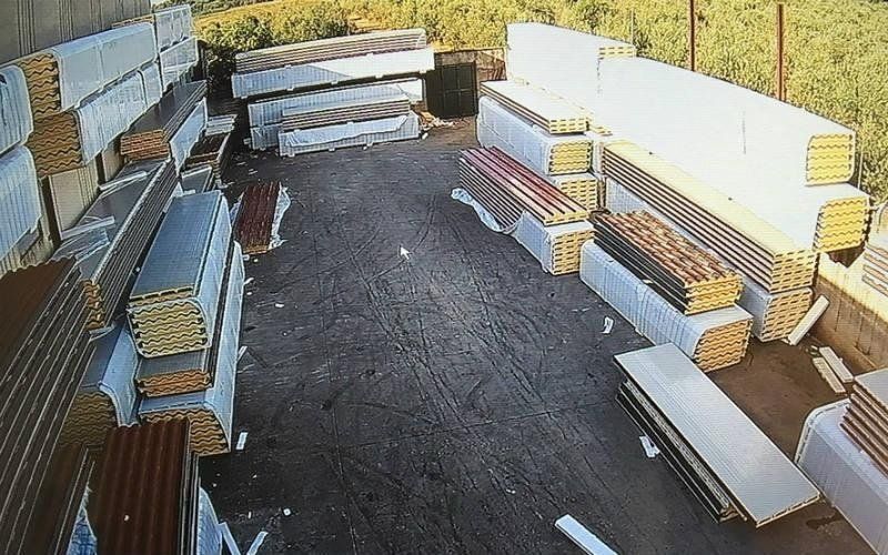 Magazzino deposito ferro