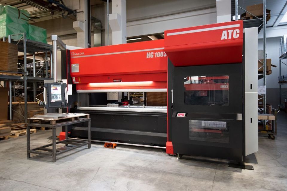 Manual sheet metal bending