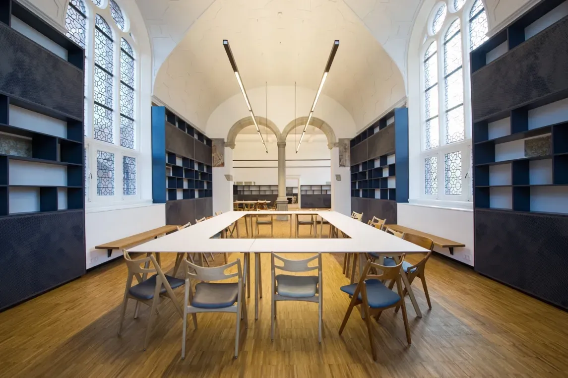 Overzicht van De Oude Bibliotheek vloer gelegd door Parkethuys Delft