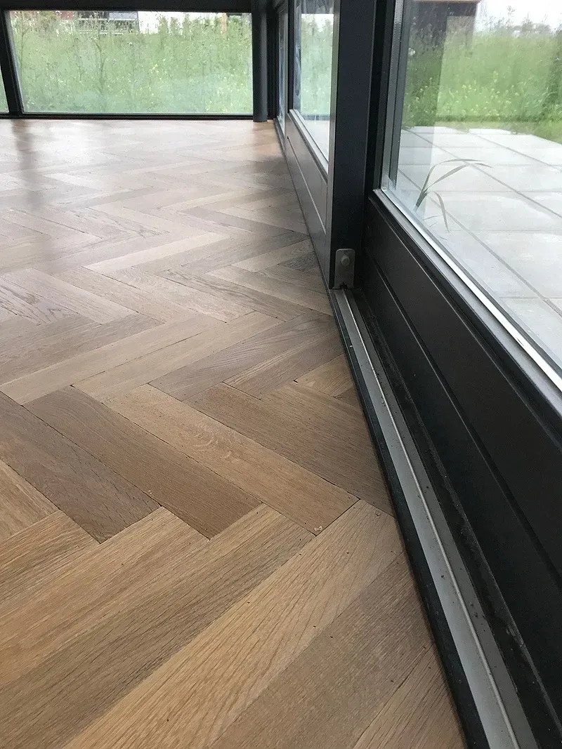 Traditioneel parket visgraat