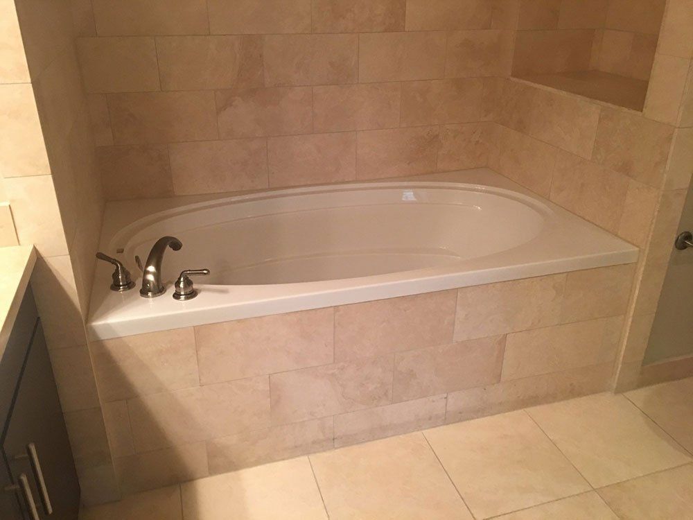 Clean Bathtub — Commerce , CA — A.R.C. Property Services Co