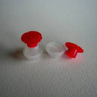 Photo of ring-seal caps for cans with DIN 19 opening.