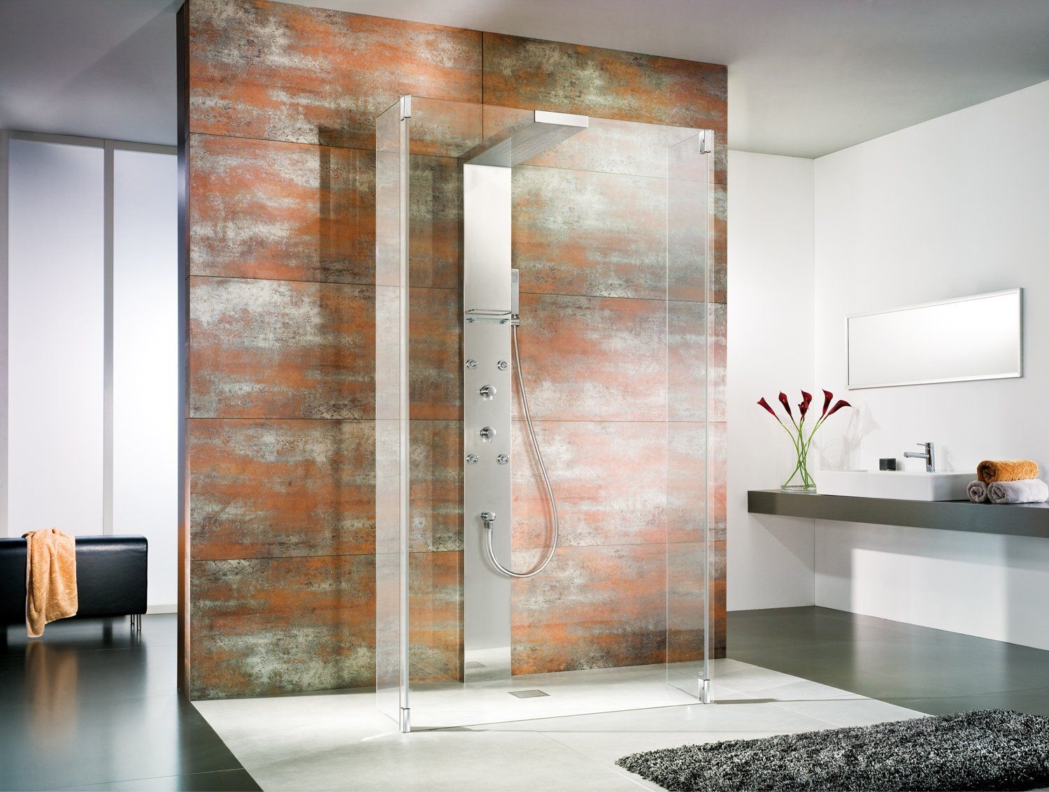 Walk In Dusche an Metallwand