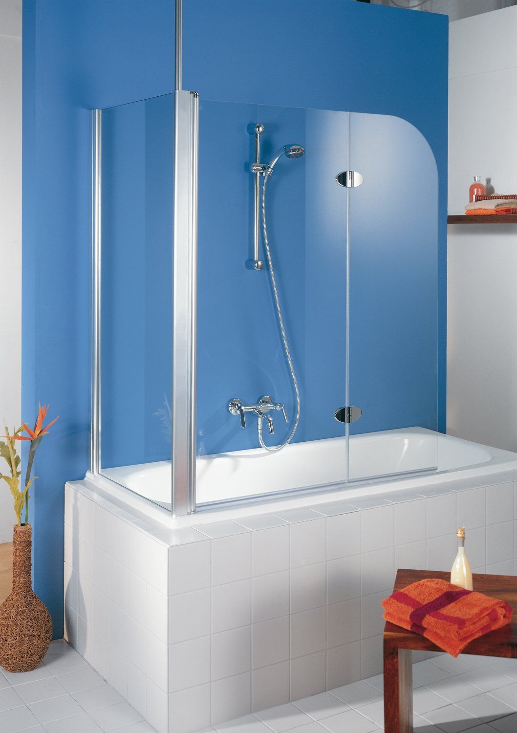 Шторка на ванну 80. Защитный экран для ванной. Защитный экран для ванной от брызг. Стеклянная шторка для душевой кабины. Ванна со стеклом.