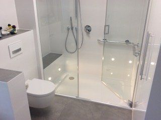 Barrierefreie Walk In Dusche aus Glas