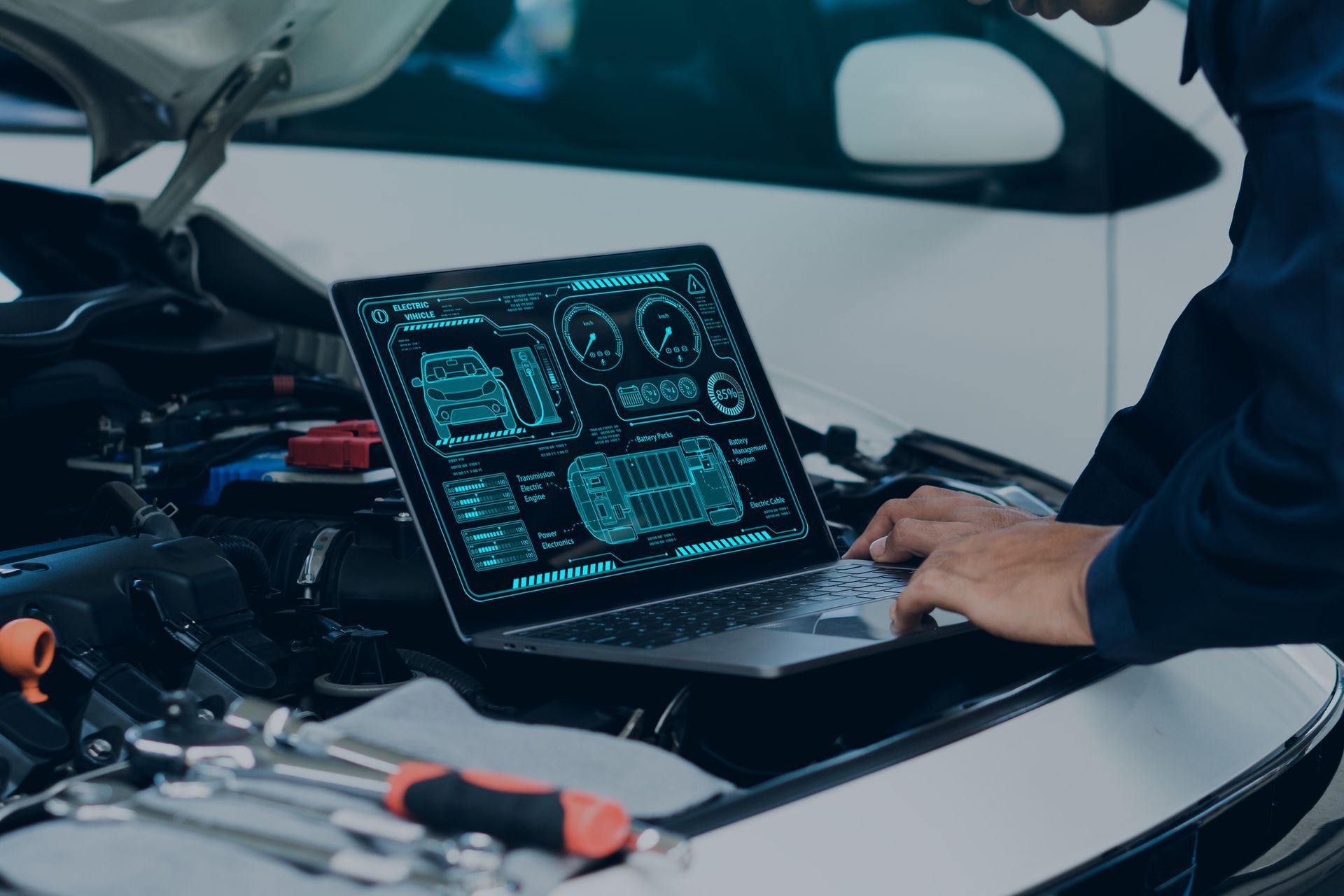 Mechanic Using A Laptop - Brooklyn Park, Minnesota - Tran Auto & Transmission Service, Inc