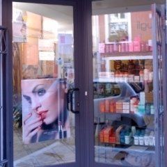 Vetrina di un salone di parrucchiere