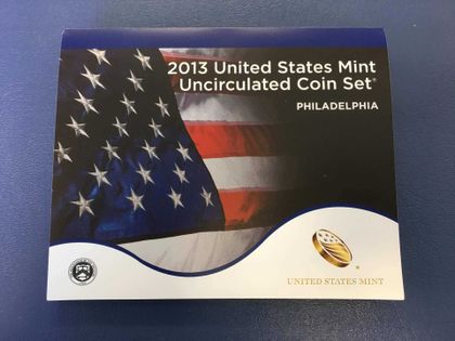 2013 US Mint Uncirculated Coin Set - Philidelphia - Cover