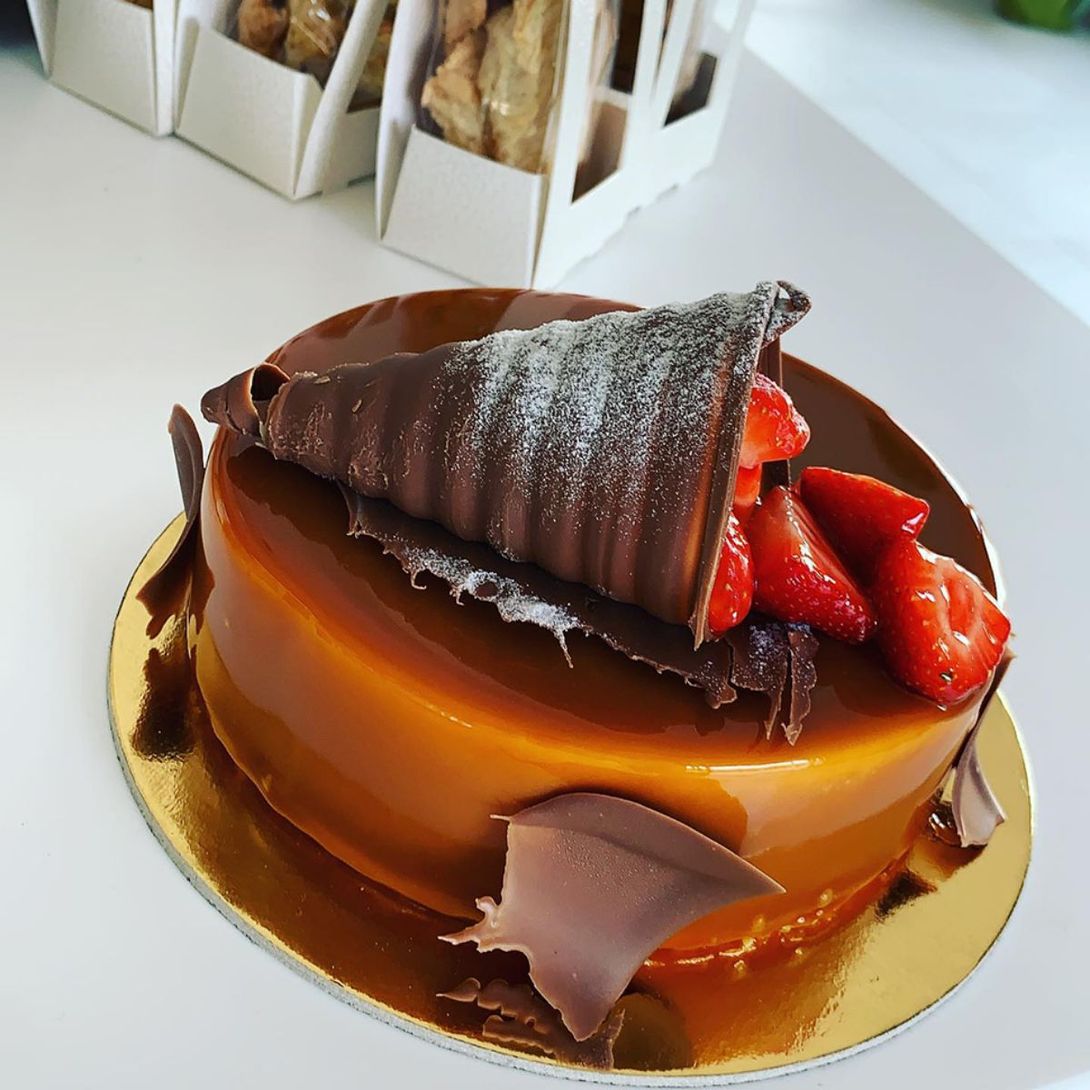 torta con cioccolato e fragole