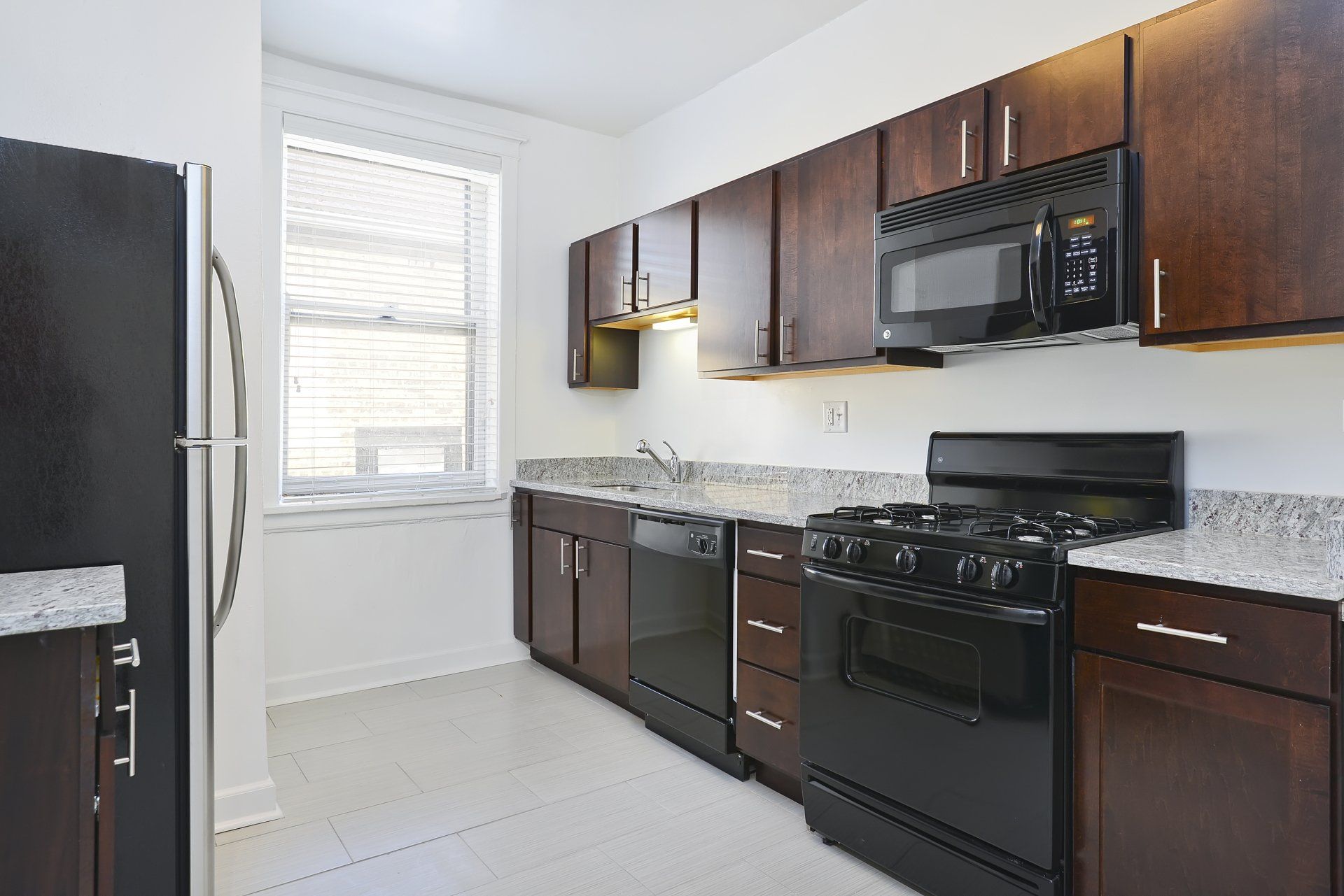 Reside on Irving Park | Buena Park, Chicago Apartments