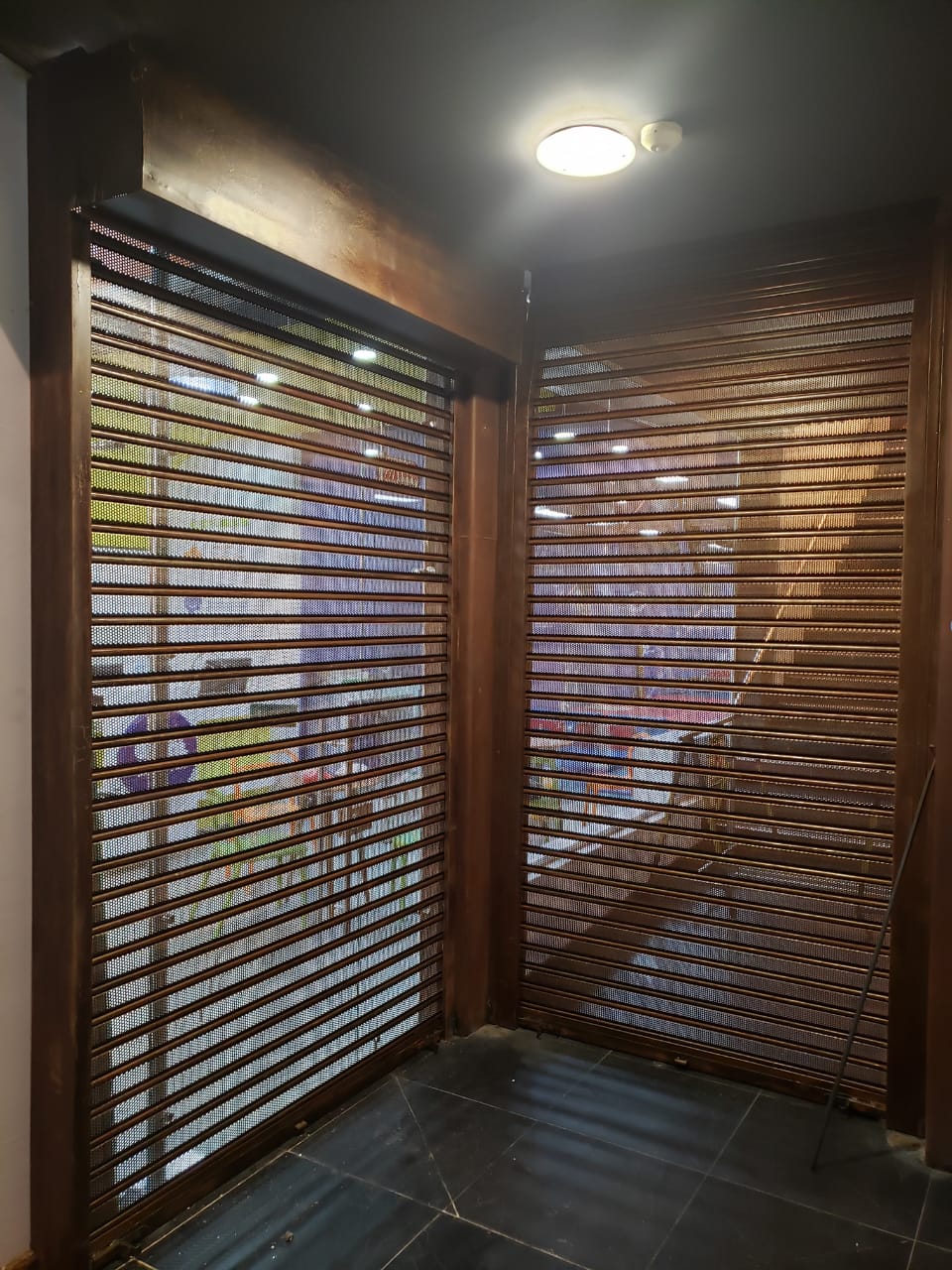 Cortiflejes puerta de cortina enrollable