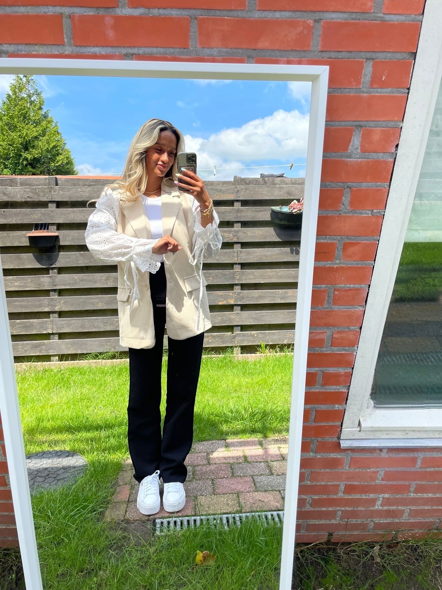 Beige blazer met kant