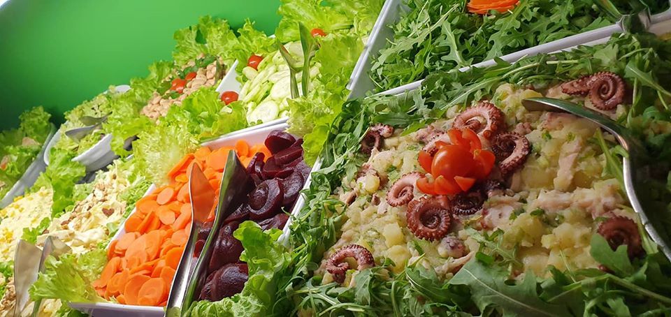 mix di insalate con polpo