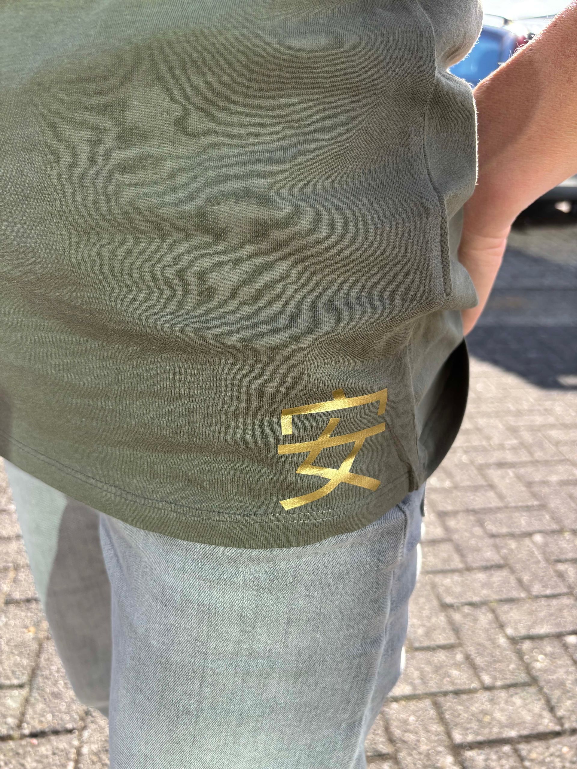 The Crane within, qigong shirt voor rust en innerlijke balans (Olive maat L)