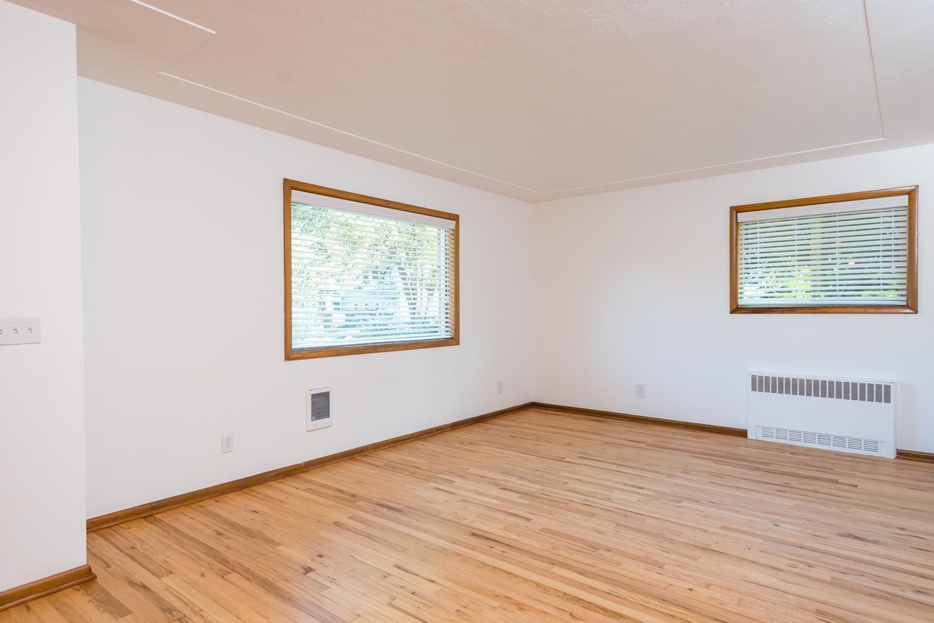 Hollyhurst Apartments