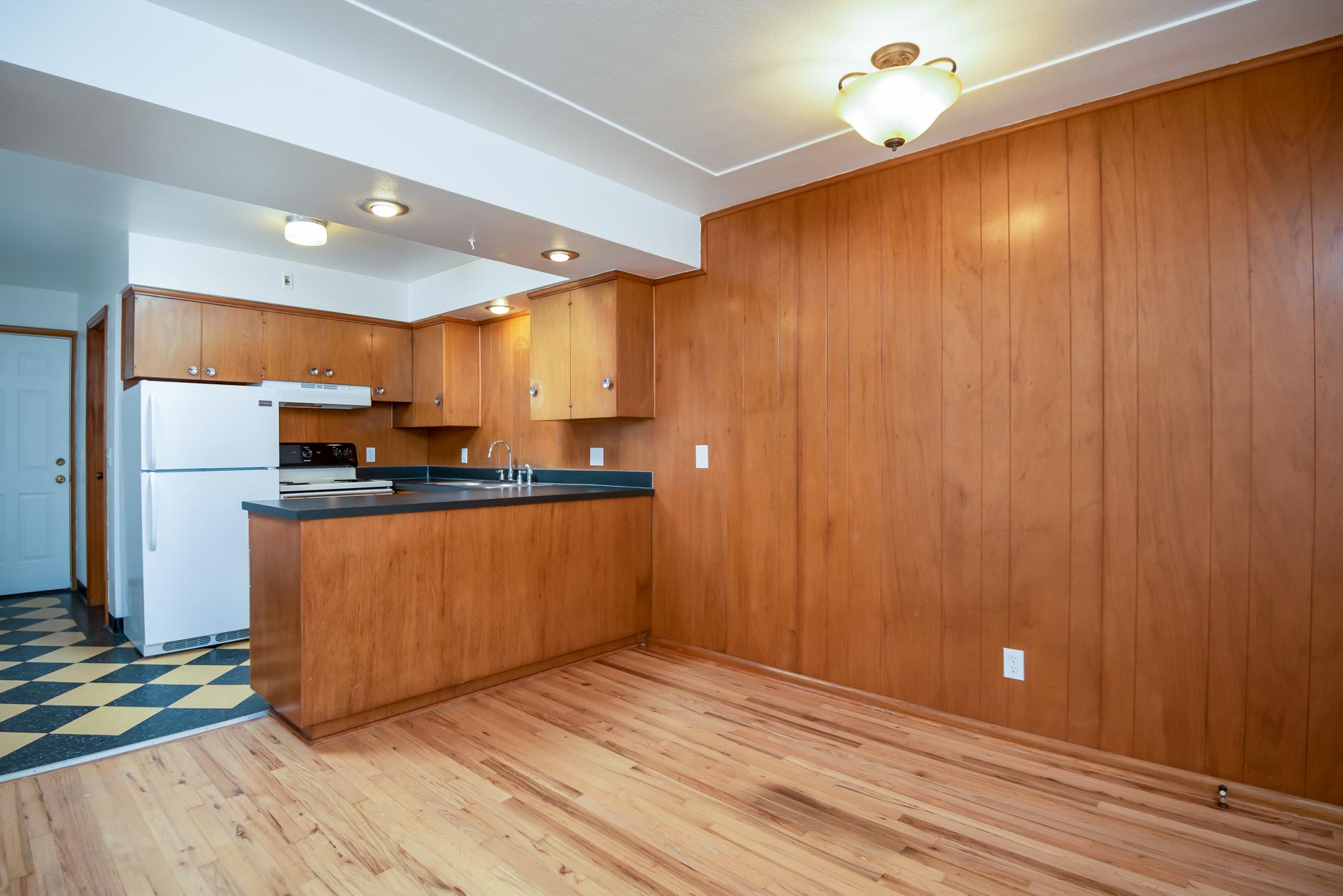 Hollyhurst Apartments