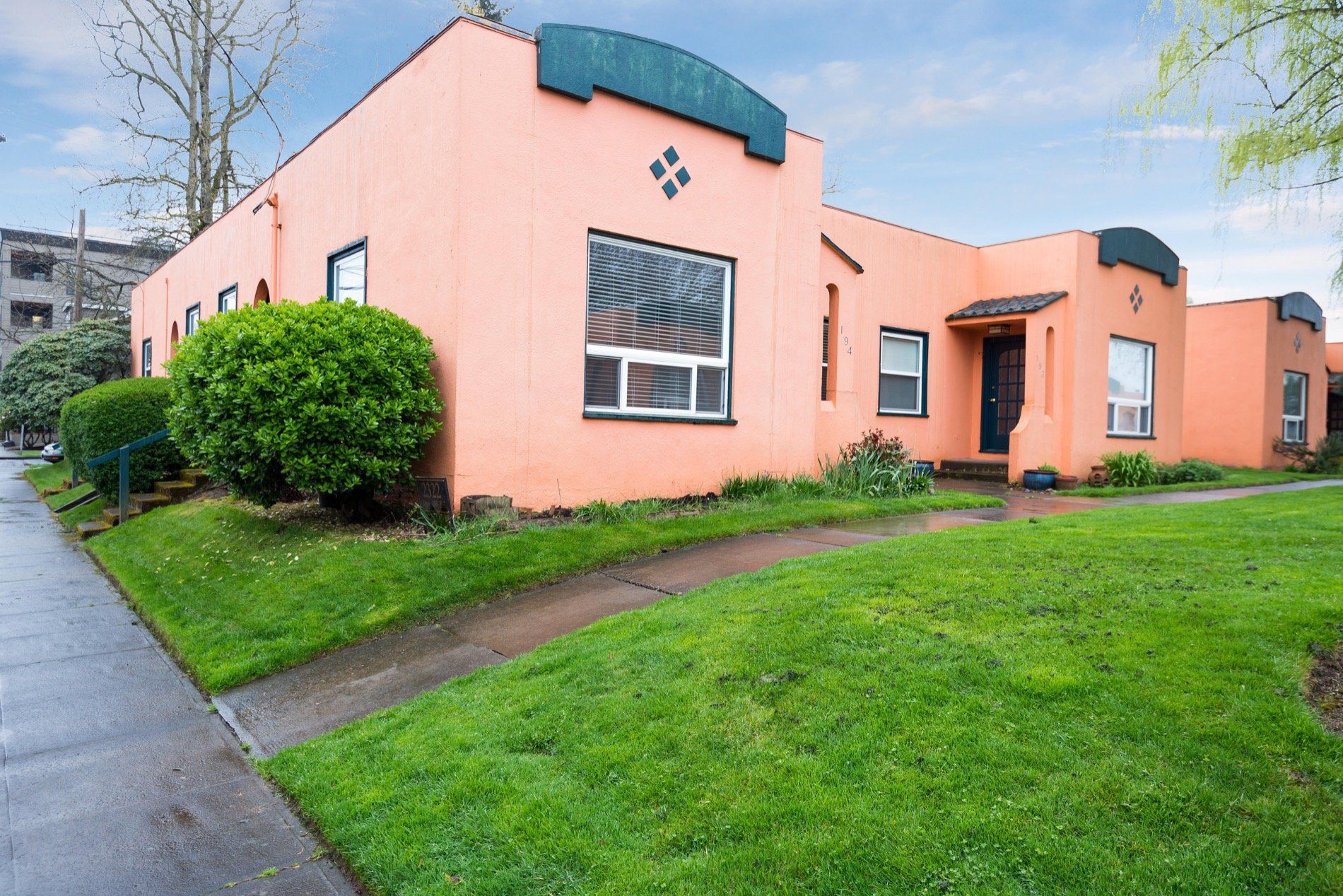 Granada Court Apartments