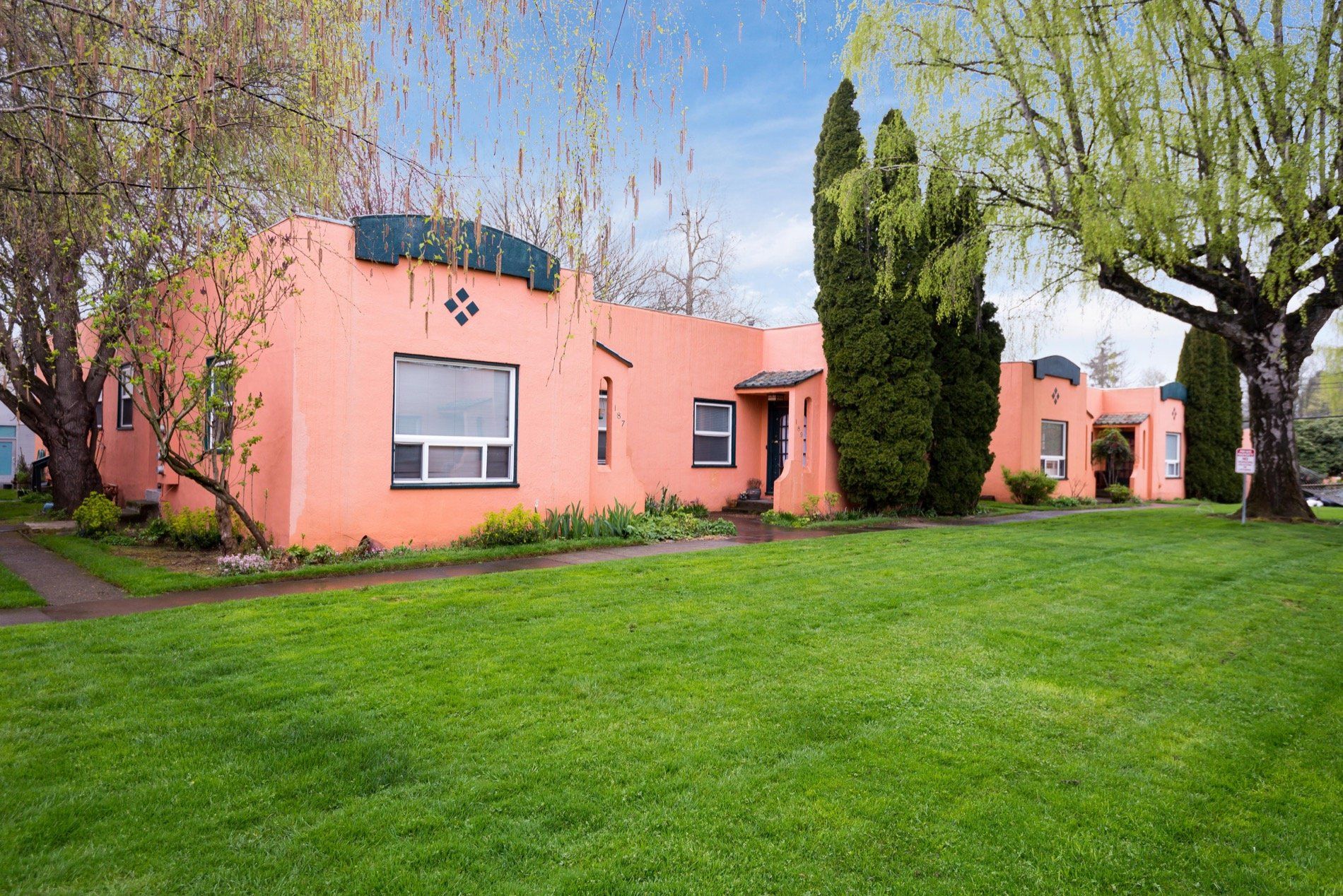 Granada Court Apartments