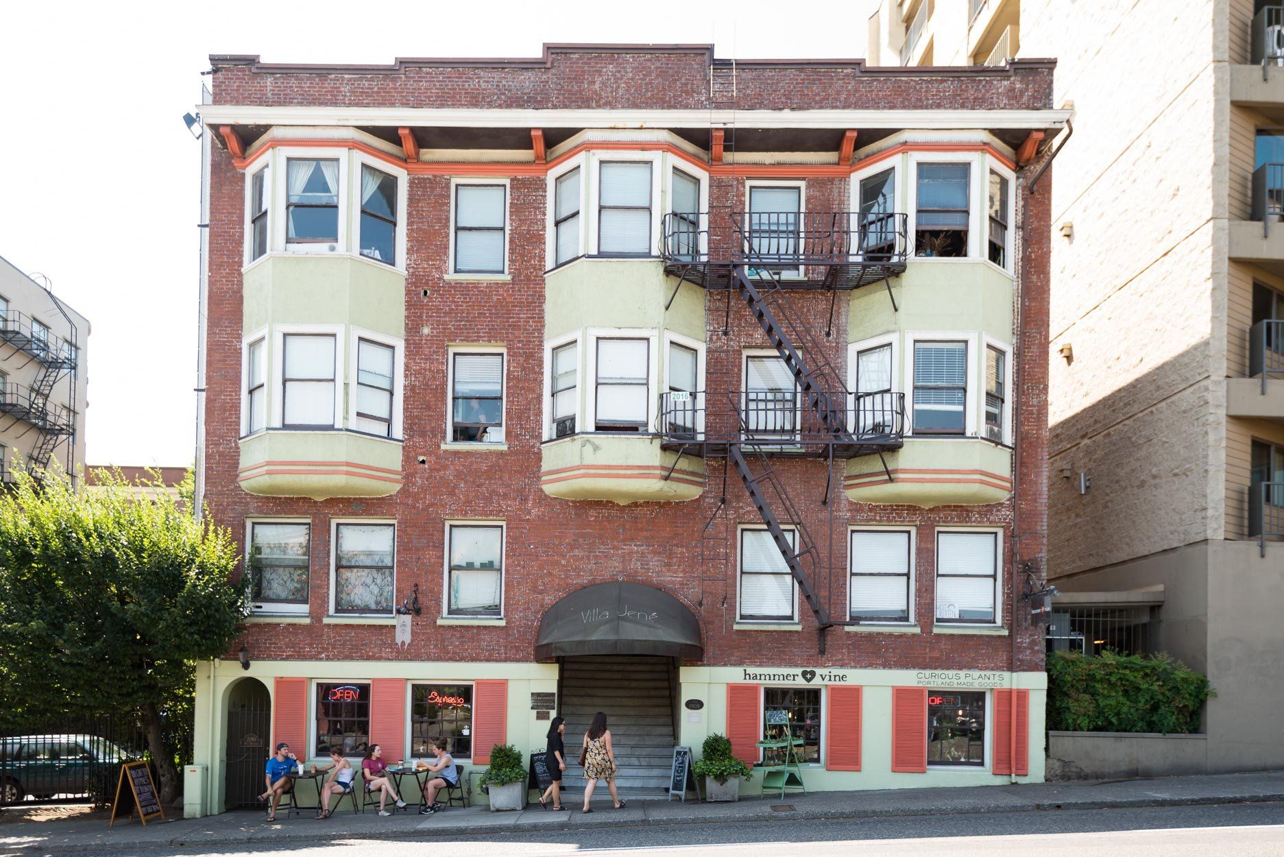 VILLA JENÈ and link to page