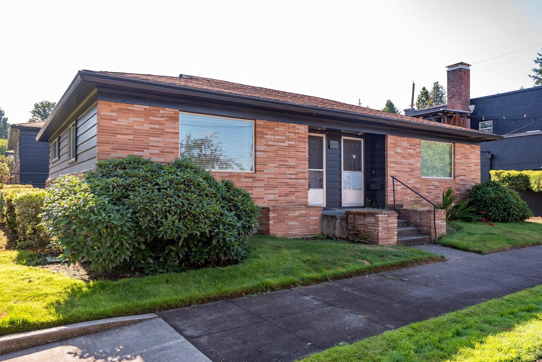 Hollyhurst Apartments