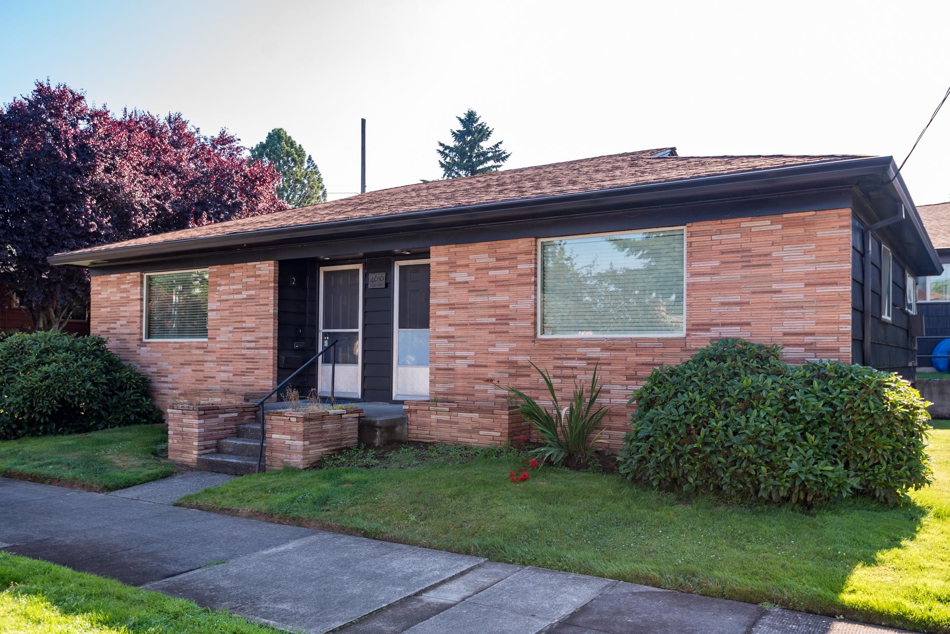 Hollyhurst Apartments