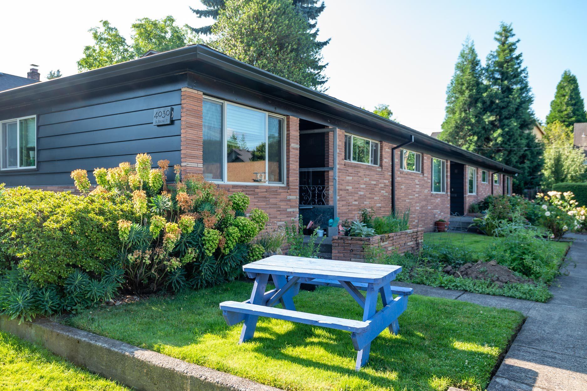 Hollyhurst Apartments