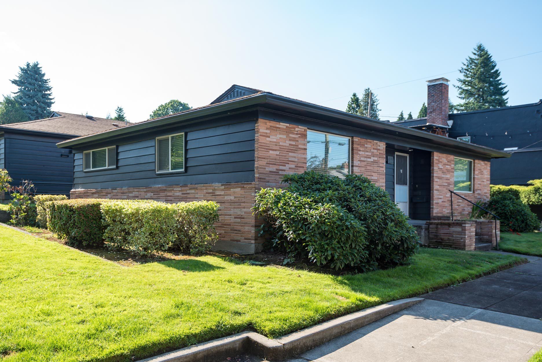 Hollyhurst Apartments