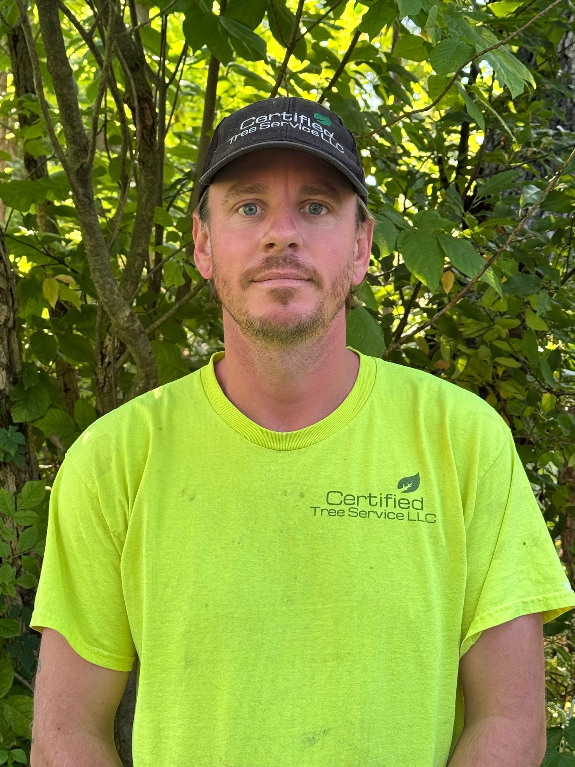 A man with a beard and mustache is taking a selfie.