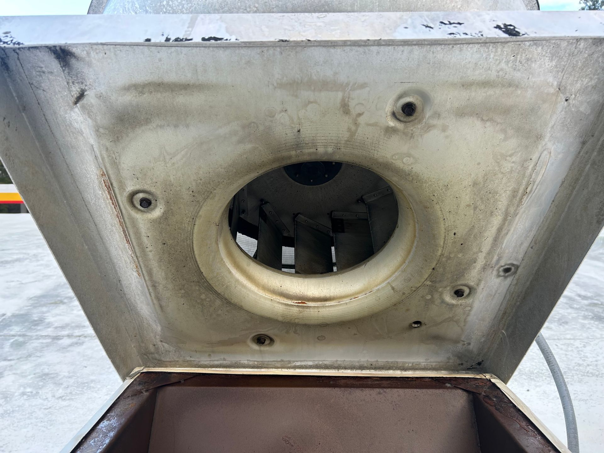 A close up of the inside of a machine with the lid open.