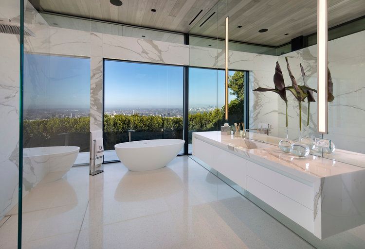 A bathroom with a tub , sink and mirror