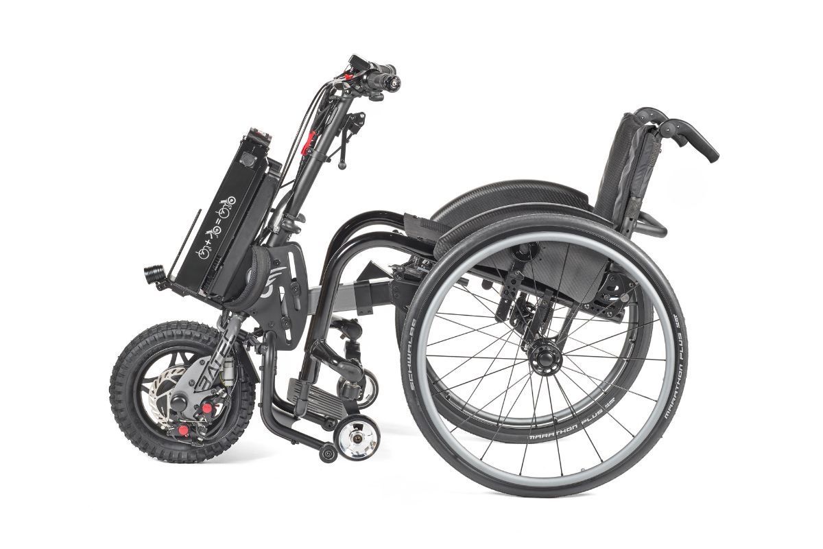 Black folding electric wheelchair, side view. Battery pack and small front wheel. Larger rear wheels are folded.