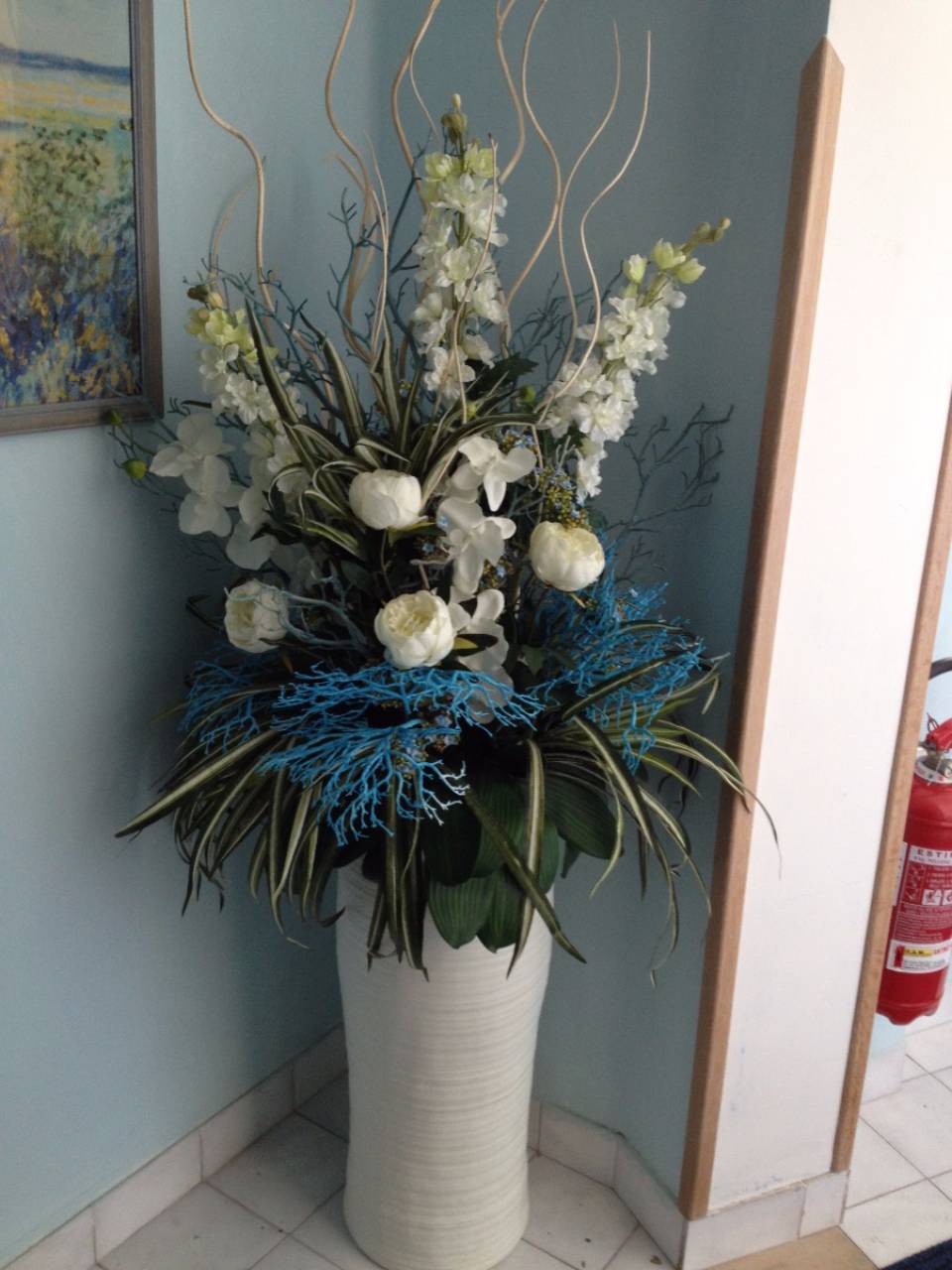 composizione floreale da interno in vaso