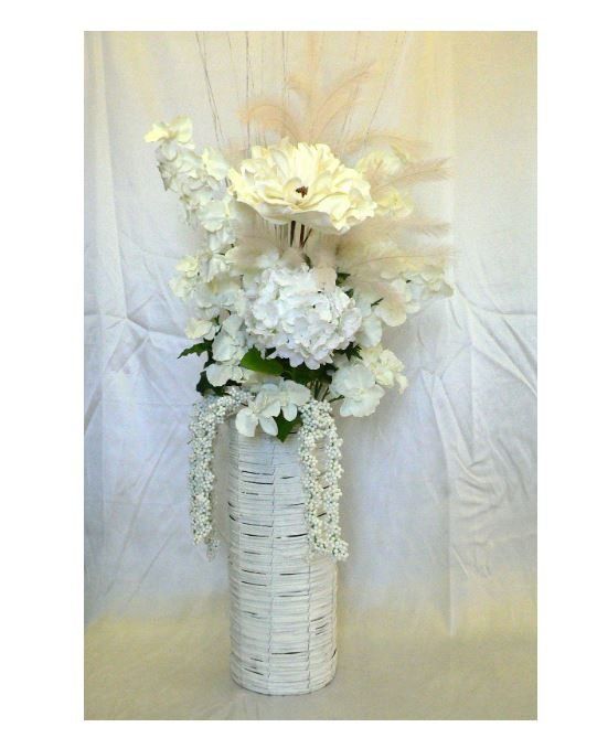 Composizione di fiori artificiali con rosone