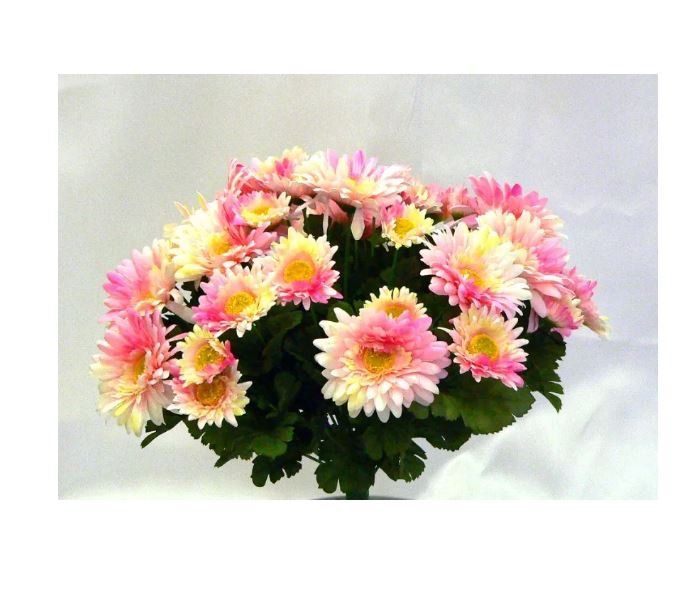 Composizione di fiori artificiali con gerbere